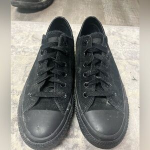 Low cut converse sneaker women’s